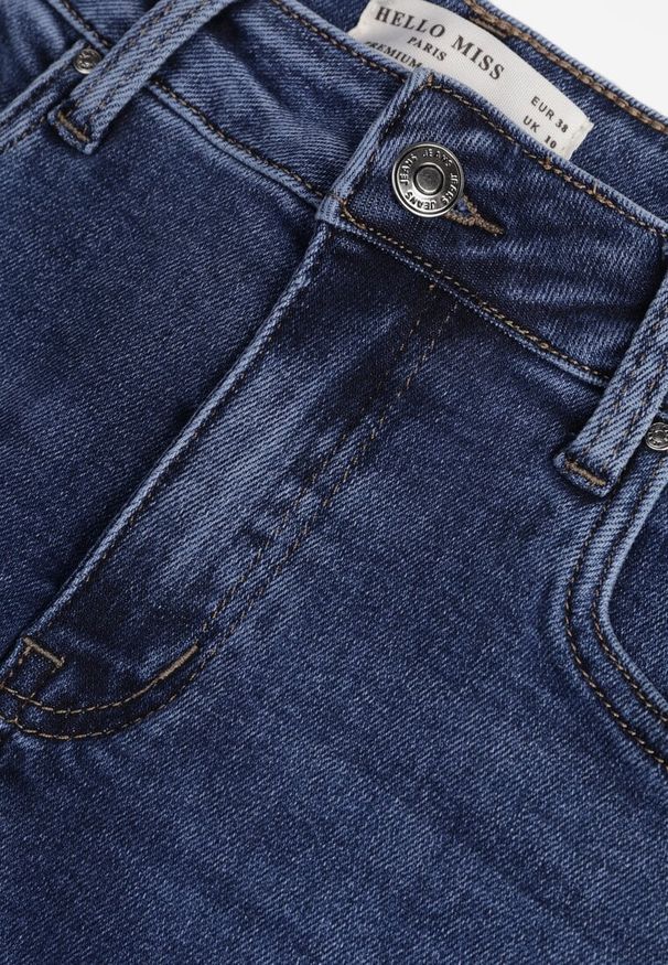 Renee - Niebieskie Jeansy z Dodatkiem Bawełny Typu Mom Fit Mastorea. Okazja: na co dzień. Stan: podwyższony. Kolor: niebieski. Sezon: wiosna. Styl: casual, street, klasyczny