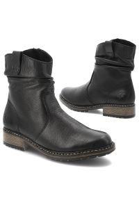Czarne Botki Rieker Ocieplane Buty Damskie Zapinane Na Suwak. Okazja: na co dzień. Zapięcie: pasek. Kolor: czarny. Materiał: skóra. Szerokość cholewki: normalna. Styl: klasyczny, casual, elegancki #3