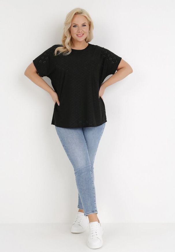 Born2be - Czarna Bluzka Galiolea. Typ kołnierza: kołnierz z falbankami. Kolekcja: plus size. Kolor: czarny. Materiał: dzianina. Długość: krótkie. Wzór: aplikacja, haft, ażurowy, kwiaty, nadruk