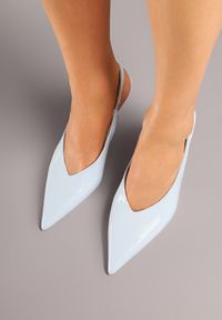 Renee - Niebieskie Lakierowane Sandały na Szpilce Typu Slingback Addoxie. Okazja: na co dzień, na spacer. Kolor: niebieski. Materiał: lakier. Obcas: na szpilce. Styl: elegancki, casual. Wysokość obcasa: średni