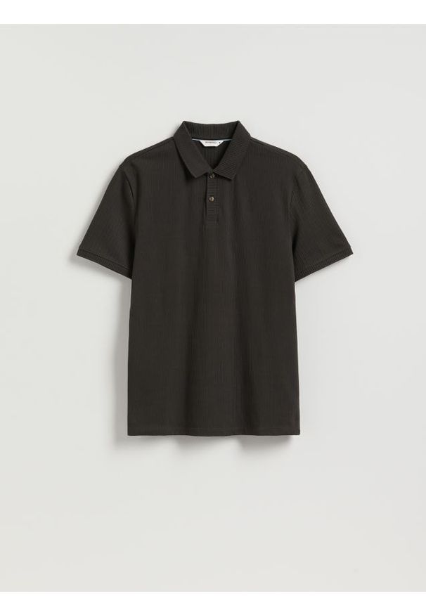 Reserved - Koszulka polo regular ze strukturalnej dzianiny - ciemnoszary. Typ kołnierza: polo. Kolor: szary. Materiał: dzianina