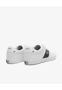 Lacoste - LACOSTE - Białe sneakersy z haftowanym logo COURT-MASTER. Kolor: biały. Materiał: materiał, poliester. Wzór: haft #3