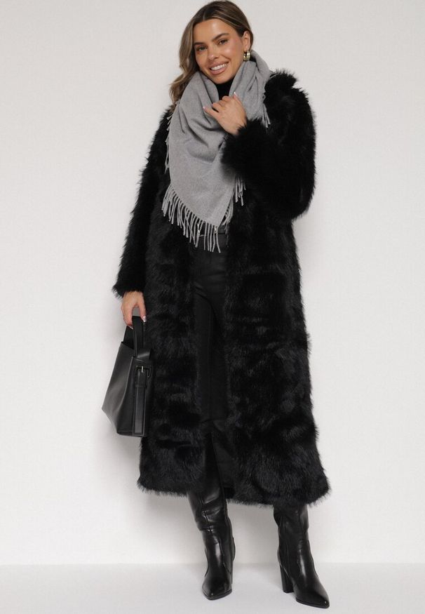 Born2be - Szary Trójkątny Szalik z Wiskozy i Bawełny z Frędzlami Vetirala. Okazja: na co dzień, na spotkanie biznesowe, do pracy. Kolor: szary. Materiał: wiskoza, bawełna. Styl: casual, biznesowy, elegancki