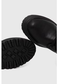 Answear Lab Kozaki damskie kolor czarny na platformie lekko ocieplone. Nosek buta: okrągły. Zapięcie: sznurówki. Kolor: czarny. Materiał: guma. Szerokość cholewki: normalna. Obcas: na platformie. Styl: wakacyjny #2