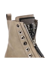 Beżowe Botki Armodo Damskie Modne Obuwie. Okazja: na spacer. Zapięcie: zamek. Kolor: beżowy. Materiał: skóra. Wzór: aplikacja. Obcas: na obcasie. Wysokość obcasa: średni #8