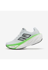 Buty do biegania męskie New Balance Fresh Foam X More V5. Kolor: biały, zielony, wielokolorowy. Materiał: kauczuk, włókno. Szerokość cholewki: normalna. Sport: bieganie