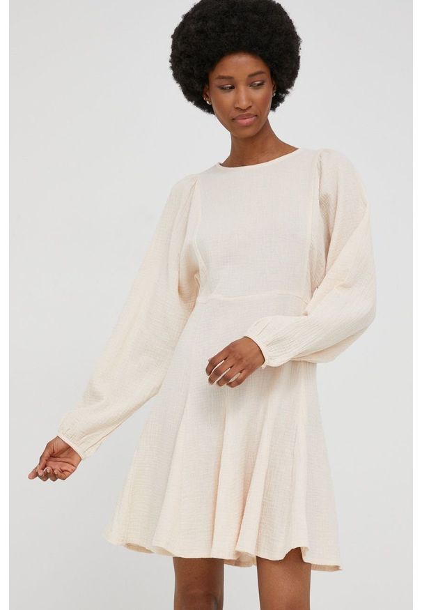 Answear Lab sukienka bawełniana kolor beżowy mini rozkloszowana. Kolor: beżowy. Materiał: bawełna. Typ sukienki: rozkloszowane. Styl: wakacyjny. Długość: mini