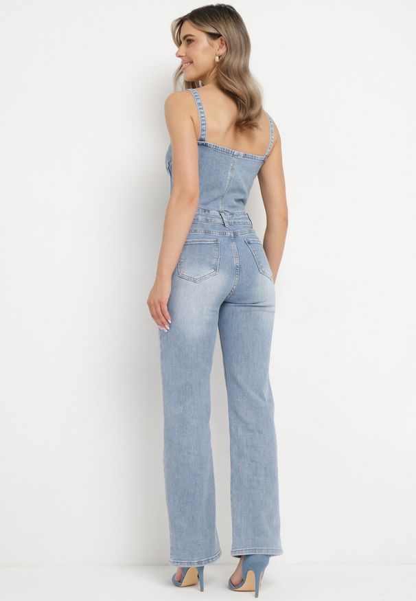 Born2be - Niebieski Jeansowy Kombinezon z Bawełny na Ramiączkach z Prostymi Nogawkami Laelliana. Kolor: niebieski. Materiał: jeans, bawełna. Długość rękawa: na ramiączkach. Sezon: lato