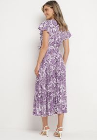 Born2be - Fioletowa Sukienka z Kopertowym Dekoltem z Gumką w Talii i Materiałowym Paskiem Xelovia. Okazja: na co dzień. Kolor: fioletowy. Materiał: materiał. Typ sukienki: kopertowe. Styl: casual, elegancki #3