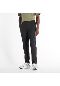 Spodnie męskie New Balance MP43554BK – czarne. Kolor: czarny. Materiał: bawełna, materiał, nylon. Wzór: aplikacja