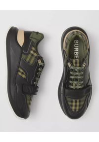 Burberry - BURBERRY - Czarne sneakersy w militarny wzór. Zapięcie: rzepy. Kolor: czarny. Materiał: materiał. Wzór: moro