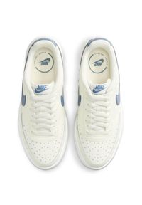 Buty do chodzenia damskie Nike Court Vision Alta Ltr. Kolor: biały, niebieski, wielokolorowy. Materiał: materiał, skóra. Szerokość cholewki: normalna. Model: Nike Court. Sport: turystyka piesza #2