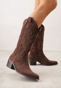 Renee - Brązowe Ażurowe Botki Kowbojki na Stożku z Imitacji Zamszu Hephiane. Kolor: brązowy. Materiał: zamsz. Wzór: ażurowy. Obcas: na stożku. Styl: boho. Wysokość obcasa: średni #5