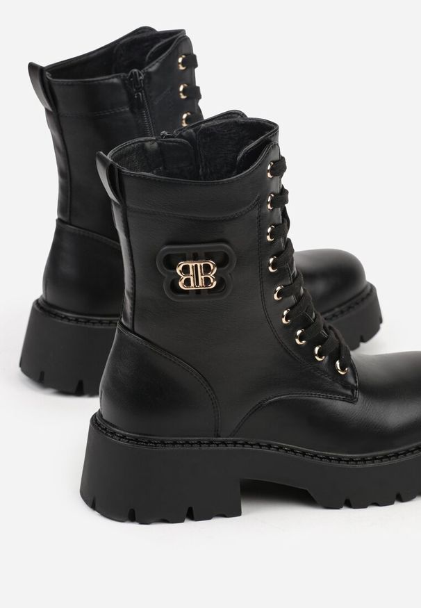 Renee - Czarne Botki Workery VICES z Metalicznym Zdobieniem na Cholewce Cevea. Okazja: na co dzień. Kolor: czarny. Materiał: jeans, skóra, koronka. Szerokość cholewki: normalna. Wzór: aplikacja. Styl: casual