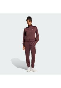 Adidas - Dres Essentials Feel Cozy. Kolor: brązowy, różowy, wielokolorowy. Materiał: dresówka