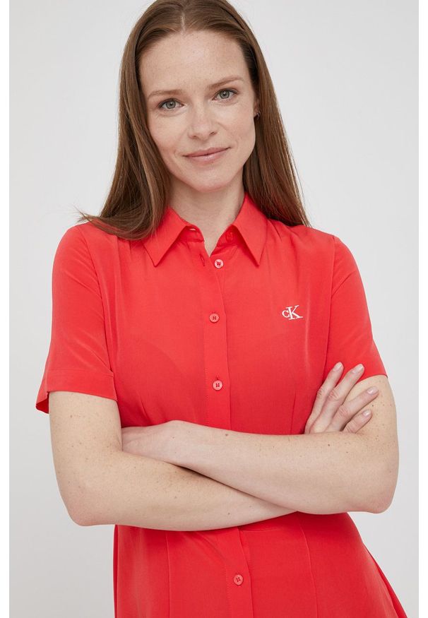 Calvin Klein Jeans sukienka kolor czerwony mini rozkloszowana. Kolor: czerwony. Materiał: tkanina. Długość rękawa: krótki rękaw. Typ sukienki: rozkloszowane. Długość: mini