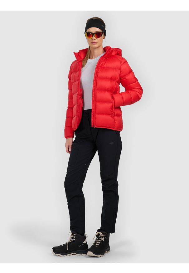 4f - 4F Kurtka puchowa trekkingowa z wypełnieniem naturalnym damska - czerwona S. Kolor: czerwony. Materiał: puch. Technologia: Primaloft. Sport: turystyka piesza, wspinaczka