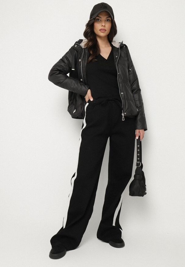 Born2be - Czarna Casualowa Kurtka z Kapturem i Ozdobnymi Sznurkami Evialinae. Okazja: na co dzień. Typ kołnierza: kaptur. Kolor: czarny. Materiał: poliester, jeans. Styl: casual