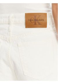 Calvin Klein Jeans Szorty jeansowe J20J225201 Biały Relaxed Fit. Kolor: biały. Materiał: bawełna #4