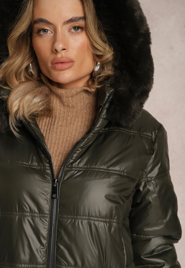 Renee - Ciemnozielona Pikowana Kurtka z Odpinanym Kapturem i Futerkiem Bellafi. Kolor: zielony. Materiał: futro