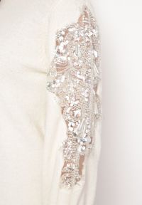 Born2be - Jasnobeżowy Sweter z Okrągłym Dekoltem i Siateczkową Wstawką z Cekinami Zepirra. Kolor: beżowy. Długość rękawa: długi rękaw. Wzór: aplikacja. Styl: klasyczny #2