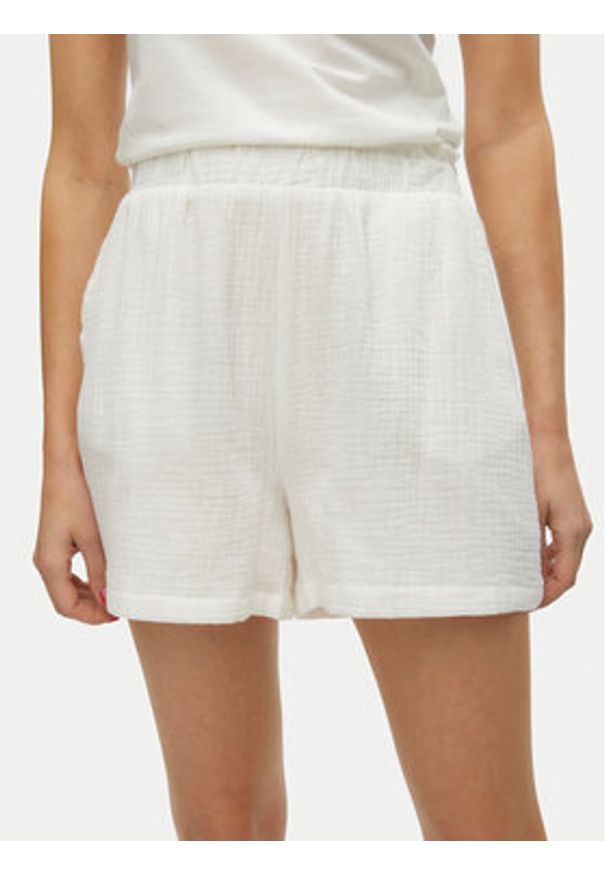 Vero Moda Szorty materiałowe Natali 10279687 Biały Baggy Fit. Kolor: biały. Materiał: bawełna