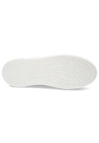 Białe Sneakersy Wasak Stylowe Obuwie Damskie. Okazja: na co dzień. Zapięcie: bez zapięcia. Kolor: biały. Materiał: skóra. Szerokość cholewki: normalna. Wzór: grochy. Sezon: wiosna. Obcas: na platformie