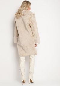 Born2be - Beżowa Długa Kurtka Futro z Wiskozą i Wsuwanymi Kieszeniami Ninnelira. Okazja: na spacer. Kolor: beżowy. Materiał: wiskoza, futro. Długość: długie. Sezon: jesień. Styl: wizytowy, elegancki #3