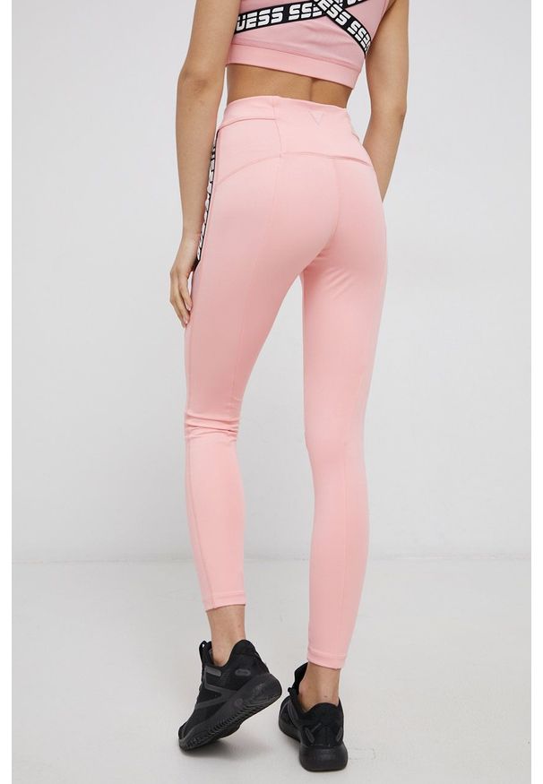 Guess - Legginsy. Kolor: różowy. Materiał: dzianina, skóra. Wzór: nadruk
