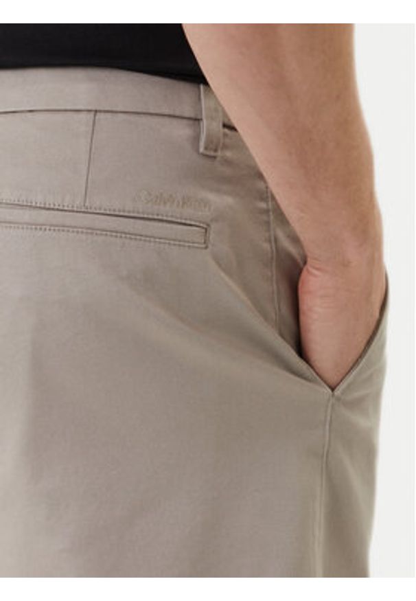 Calvin Klein Szorty materiałowe LV04LB600G Khaki Regular Fit. Kolor: brązowy. Materiał: bawełna