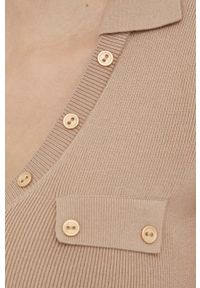 Guess sukienka kolor beżowy mini dopasowana. Kolor: beżowy. Materiał: dzianina. Długość rękawa: krótki rękaw. Wzór: gładki. Typ sukienki: dopasowane. Długość: mini #2