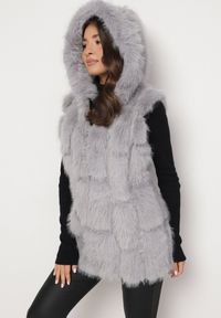 Born2be - Szara Kamizelka Futrzana z Kapturem Sophal. Typ kołnierza: kaptur. Kolor: szary. Materiał: futro #4