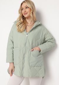 Born2be - Miętowa Kurtka Oversize z Kapturem z Ozdobnym Pikowaniem i Rozcięciem Klimella. Typ kołnierza: kaptur. Kolor: miętowy. Styl: elegancki #7