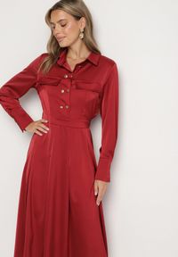 Born2be - Bordowa Rozkloszowana Sukienka o Koszulowym Kroju z Imitacją Kieszeni i Gumką w Talii Rizza. Okazja: na co dzień. Kolor: czerwony. Typ sukienki: koszulowe. Styl: wizytowy, klasyczny, casual, elegancki #3