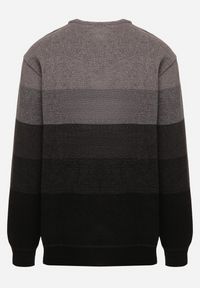 Born2be - Jasnoszary Sweter z Wełną w Paski Ettarine. Okazja: na co dzień. Kolekcja: plus size. Kolor: szary. Materiał: wełna. Wzór: paski. Styl: klasyczny, casual, elegancki