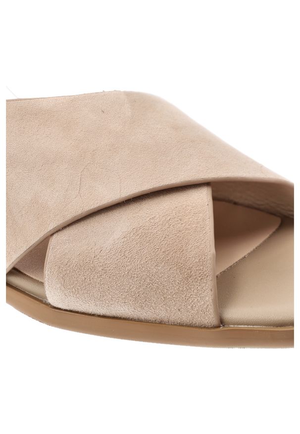 Sandały damskie S.Barski, cholewka ze skóry naturalnej zapinane na sprzączkę płaska podeszwa, beżowe, JC61-1001. Okazja: na co dzień, na spacer. Zapięcie: sprzączka. Kolor: beżowy. Materiał: skóra. Wzór: paski. Sezon: lato. Obcas: na płaskiej podeszwie. Styl: casual