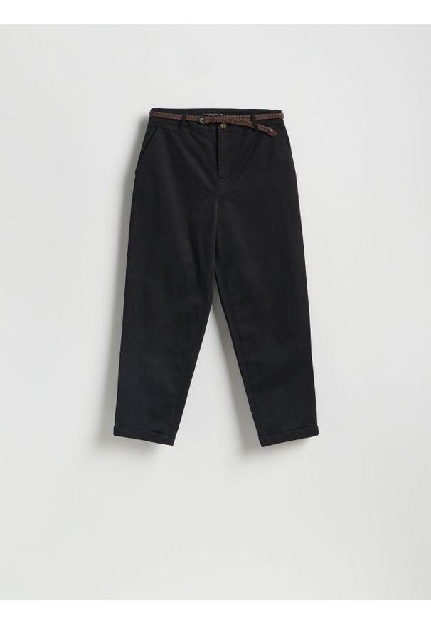 Reserved - Spodnie chino z paskiem - czarny. Kolor: czarny. Materiał: tkanina, bawełna
