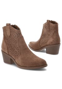 Brązowe Botki S.Barski Eleganckie Kowbojki Damskie. Okazja: na co dzień. Kolor: brązowy. Szerokość cholewki: normalna. Wzór: ażurowy, aplikacja, kwiaty. Materiał: materiał. Sezon: zima, jesień. Obcas: na obcasie. Styl: elegancki. Wysokość obcasa: średni #7