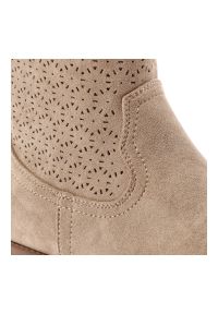 Beżowe Kozaki S.Barski Modne Ażurowe Obuwie Damskie. Zapięcie: zamek. Kolor: beżowy. Materiał: zamsz, materiał. Wzór: ażurowy. Sezon: zima, jesień. Obcas: na obcasie. Styl: elegancki. Wysokość obcasa: niski #4