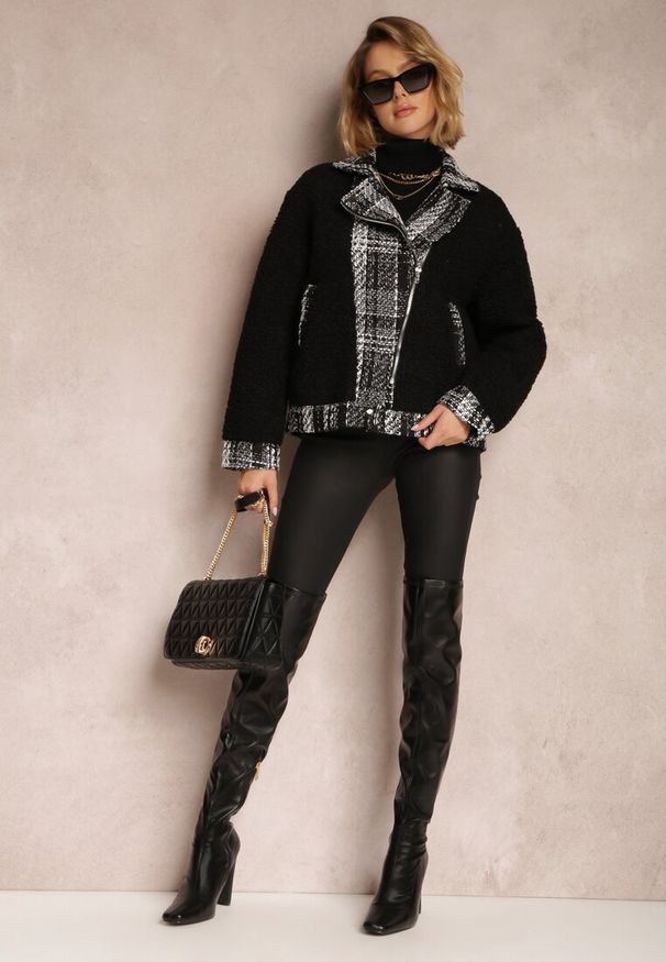 Renee - Czarna Kurtka Oversize z Futerka Baranek Lesova. Okazja: na co dzień. Kolor: czarny. Materiał: futro. Styl: elegancki, casual