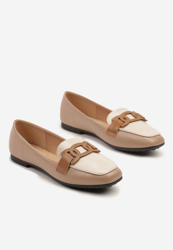 Born2be - Ciemnobeżowe Mokasyny z Ozdobnym Paskiem Sovlia. Okazja: na co dzień. Zapięcie: pasek. Kolor: beżowy. Materiał: jeans, jedwab. Obcas: na obcasie. Styl: casual, elegancki. Wysokość obcasa: niski