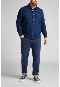 Lee - MĘSKIE SPODNIE JEANSOWE LEE DAREN ZIP FLY REGULAR STRAIGHT Dark Bluegrass L707KNUK 112118225. Okazja: na co dzień. Wzór: nadruk. Styl: elegancki, casual, klasyczny #2