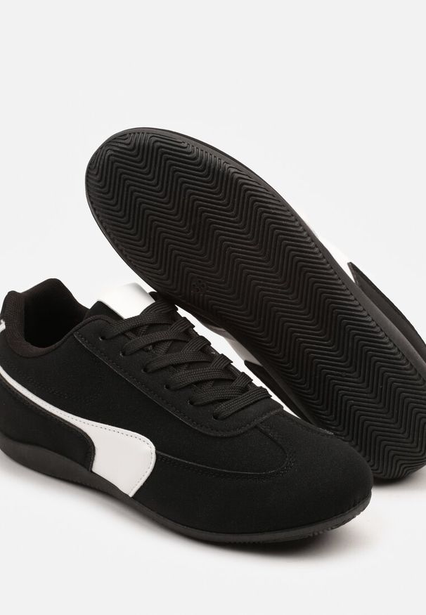 Renee - Czarne Sneakersy Typu Klasyczne Tenisówki Zelritia. Okazja: na co dzień, na spotkanie biznesowe. Kolor: czarny. Materiał: jeans. Szerokość cholewki: normalna. Wzór: aplikacja