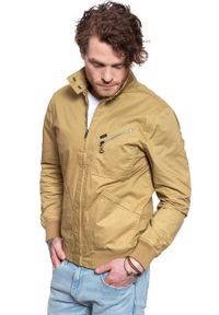 Lee - MĘSKA KURTKA PRZEJŚCIOWA LEE HARRINGTON JACKET SAFARI L86LTOSH. Kolor: żółty #7