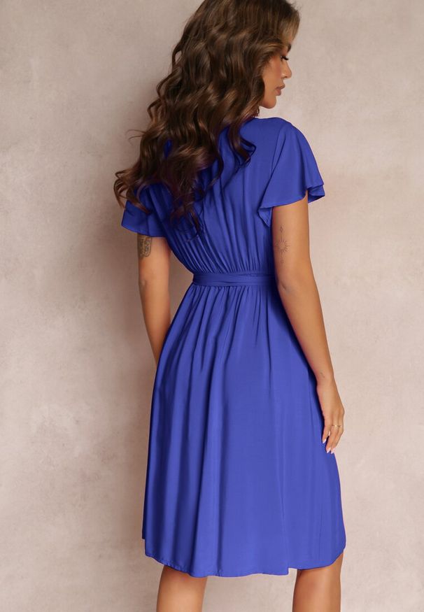 Renee - Granatowa Rozkloszowana Sukienka Midi z Wiązanym Paskiem Elemia. Kolor: niebieski. Materiał: wiskoza, materiał, tkanina. Długość: midi