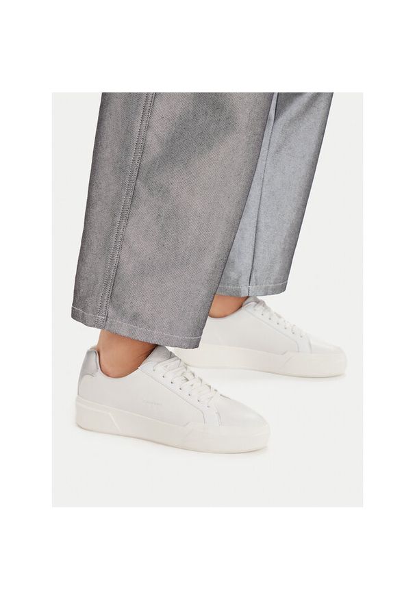 Sneakersy Calvin Klein. Kolor: biały