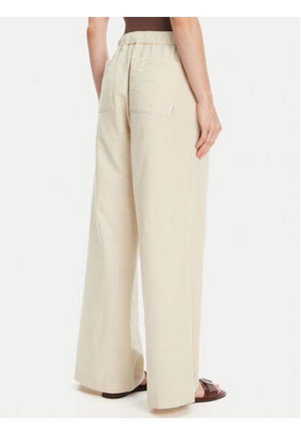 Mustang Spodnie materiałowe Tuscaloosa 1016583 Beżowy Wide Fit. Kolor: beżowy. Materiał: bawełna