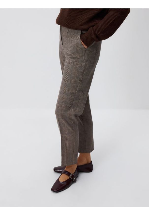 Reserved - Spodnie cygaretki w kratę - wielobarwny. Materiał: tkanina, wiskoza