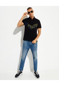 Versace Jeans Couture - VERSACE JEANS COUTURE - Czarna koszulka polo z kolorowym wzorem. Typ kołnierza: polo. Kolor: czarny. Materiał: bawełna. Wzór: kolorowy. Styl: klasyczny #3