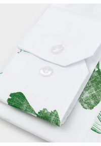 Pako Lorente - PAKO LORENTE – Biała koszula męska w zielone ryby P22SF-1X-028-B-S. Typ kołnierza: kołnierzyk klasyczny. Kolor: wielokolorowy, biały, zielony. Materiał: bawełna, elastan. Długość rękawa: długi rękaw. Długość: długie. Styl: klasyczny #8